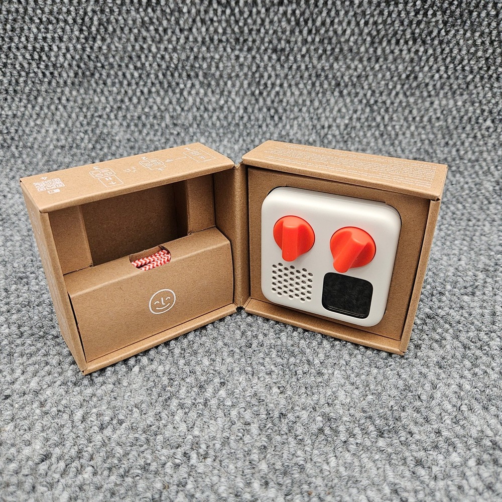 Yoto Mini YM002 Portable Audio Player White Kids Screen-Free Storyteller Music